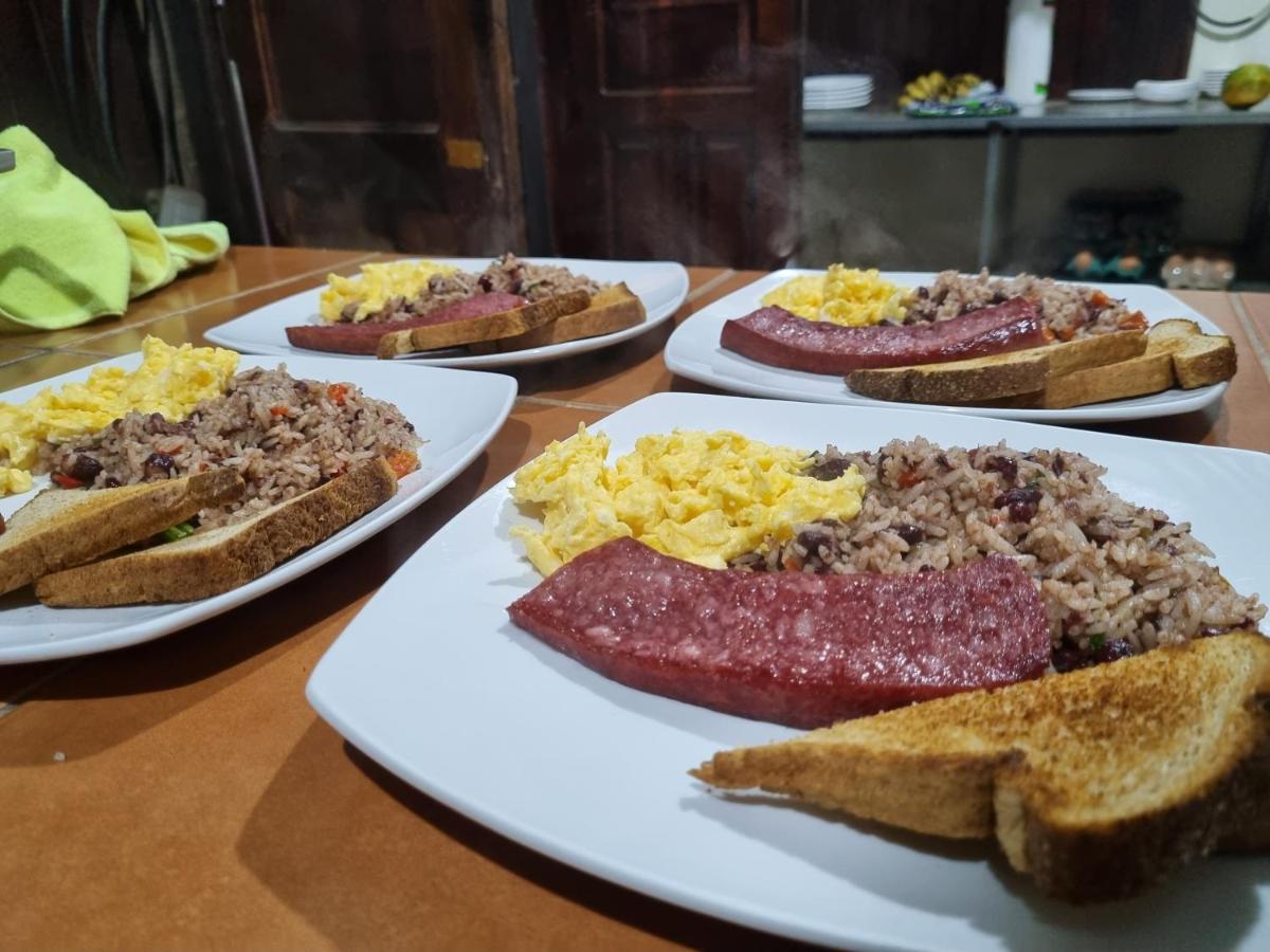 Cabinas Pura Vida B&B Tour Operator Drakes Bay 外观 照片